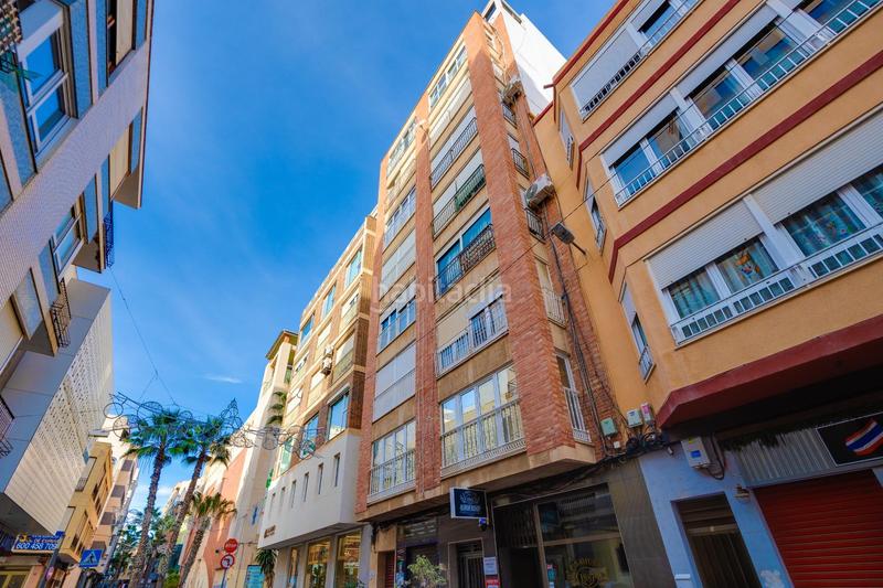 Foto 90effa83-11dd-4961-ada3-5ff0a8b94911. Apartamento  de 3 dormitorios con vistas al puerto y al mar , zona centro en Torrevieja