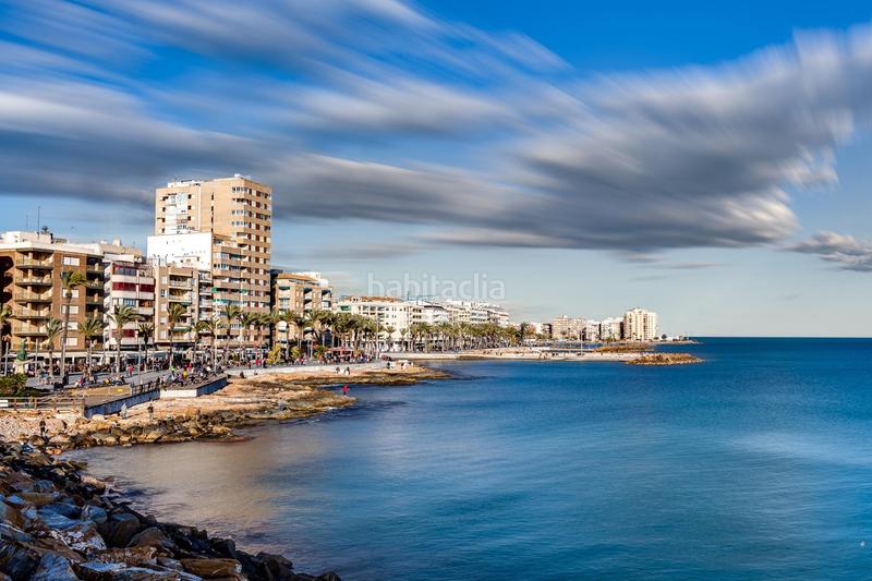 Foto b516dee1-0221-4f0c-9fb9-510f4a608524. Apartamento  de 3 dormitorios con vistas al puerto y al mar , zona centro en Torrevieja