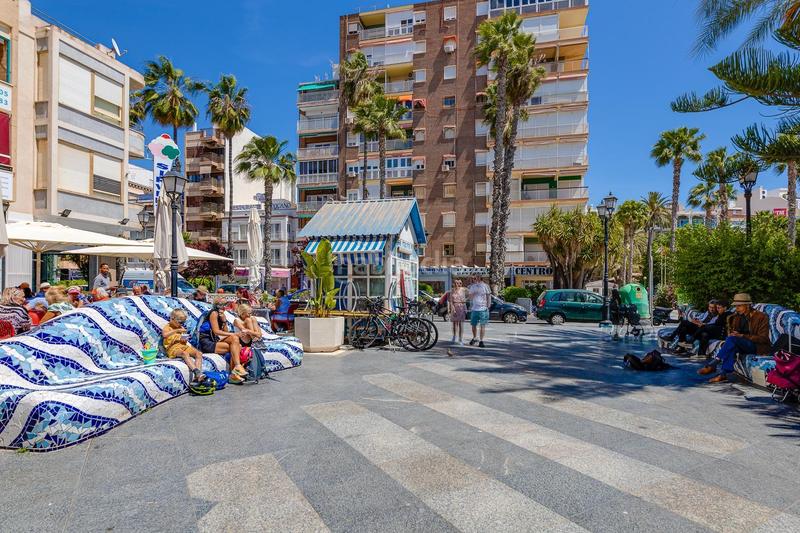 Foto c580e328-5916-49ea-bd70-84bf1cb1ff83. Apartamento  de 3 dormitorios con vistas al puerto y al mar , zona centro en Torrevieja