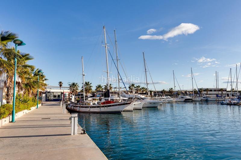 Foto c6e02bcc-819d-4605-a88a-47257b2662b6. Apartamento  de 3 dormitorios con vistas al puerto y al mar , zona centro en Torrevieja