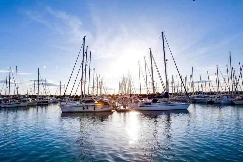 Foto c7589025-23e3-48ea-ab63-58c344edd58a. Apartamento  de 3 dormitorios con vistas al puerto y al mar , zona centro en Torrevieja