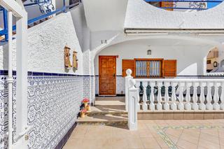 Planta baixa a Avenida suiza. Apartamento planta baja con jardín y garaje cerrado a 240 metros