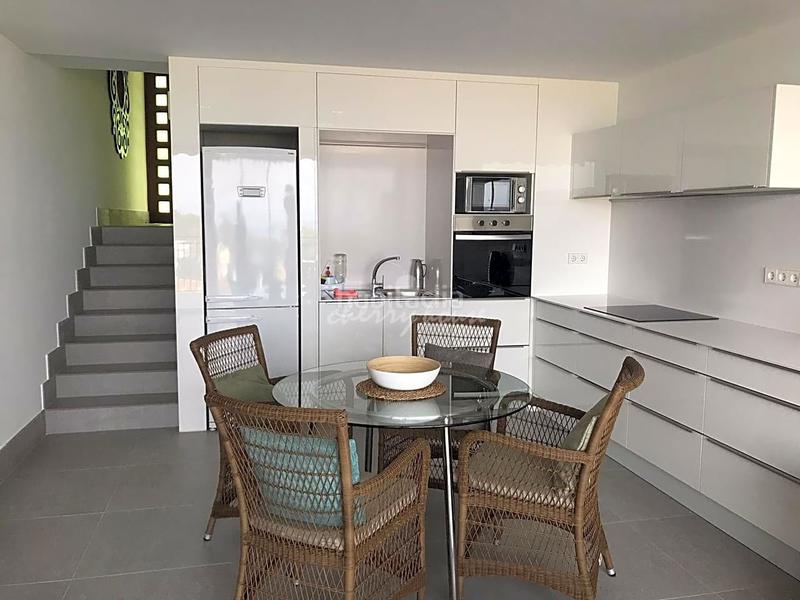 Foto dd508d69-c176-46d8-901a-cfaf9da3e59b. Tríplex amb piscina a port d´Alcúdia-platja dálcúdia Alcúdia