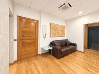 Miete Büro in Calle de francesc de borja moll 15. Se alquila despacho privado dentro de un coworking profesional c