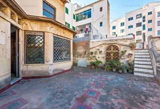House in Plaça dels Patins. Se vende edificio en pleno centro de la ciudad.
