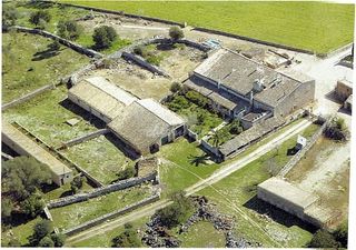 Masia  De sineu. Finca histórica única en el corazón de mallorca  son marrón   hi