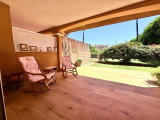 Planta baixa a Camí dels reis 108. Exclusiva planta baja reformada con terraza privada en zona cole