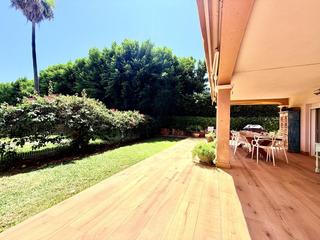 Planta baixa a Camí dels reis 108. Exclusiva planta baja reformada con terraza privada en zona cole