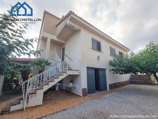Xalet a Voramar. Chalet con piscina en parcela de 1600 m2