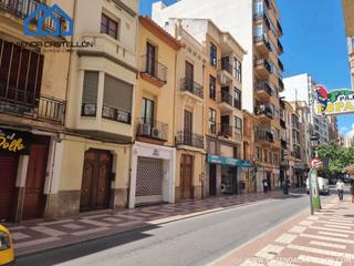 Casa adossada  Carrer de sant vicent. Excelente ubicación en zona centro