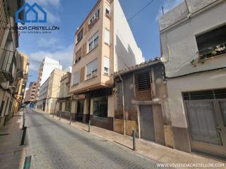 Casa adossada  Carrer del compte noronya. Precisa reforma íntegra