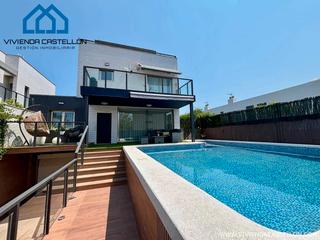 Chalet à Pau Lledó. Chalet con piscina ubicado en la mejor zona de castellón