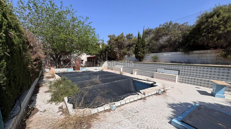 Foto 3ab00c5f-474a-4e25-869b-abfbb183b1bb. Masia amb aparcament piscina a Novelda
