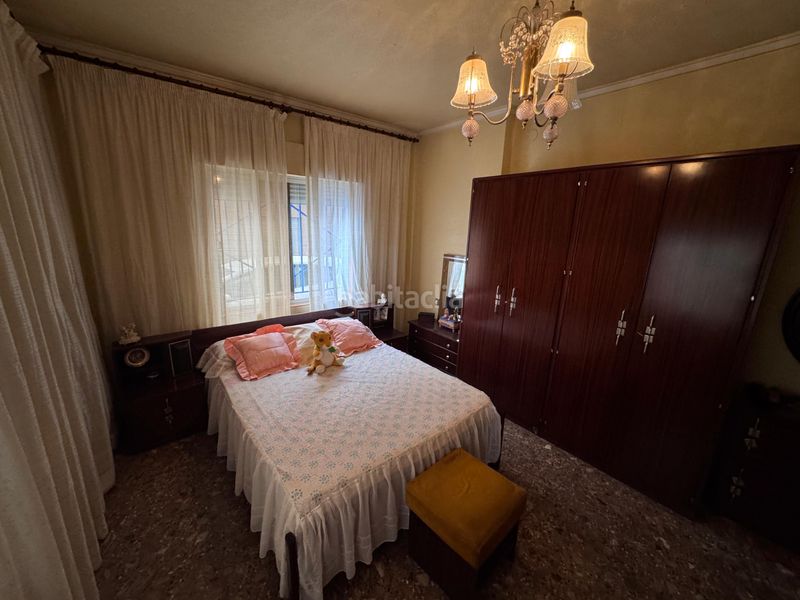 Foto a0a975dc-5228-40d3-a54b-5c6f41797de1. Casa amb aparcament a Petrer