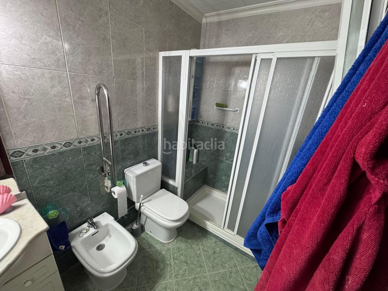 Foto bae389eb-57c3-40d7-a7d0-0e71ec83deda. Casa amb aparcament a Petrer