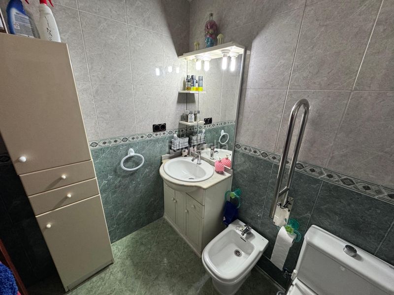 Foto dba25e6b-bf6c-4390-a92c-8f84d4450a7b. Casa amb aparcament a Petrer