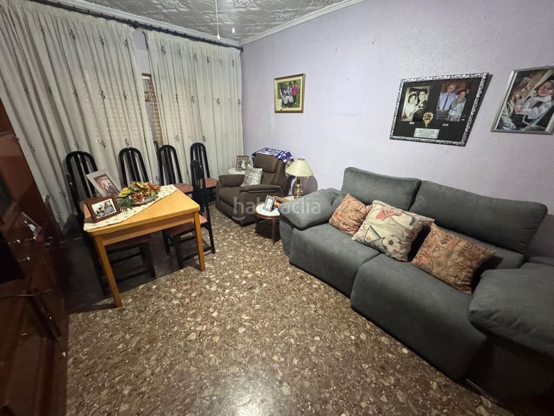 Foto ead6be31-3716-4d2b-8341-a33ffd7bf0e0. Casa amb aparcament a Petrer
