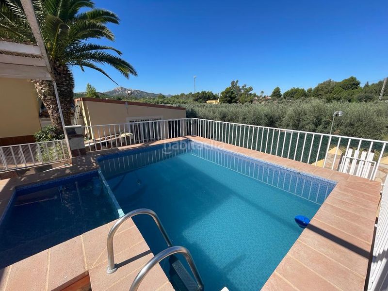 Foto 00f10ced-7af7-4afb-a59f-d8881d4e6d92. Casa amb piscina a Sax