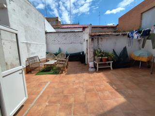 Reihenhaus  Calle torrejón. Casas adosadas de pueblo con patio, en parla