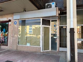 Local commercial en Reyes. Se vende local en parla, zona reyes