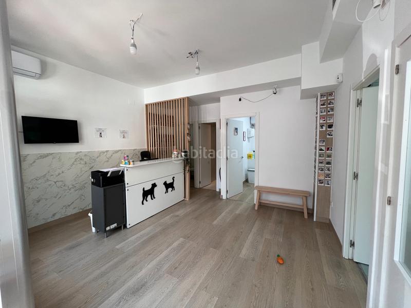 Foto ae19ac09-138f-4295-97d6-cb7c0e6dda2e. Local comercial a Villayuventus-Renfe Parla