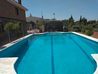 Chalet  Urbanización los almendros. Se vende chalet independiente con piscina, en viso de san juan (