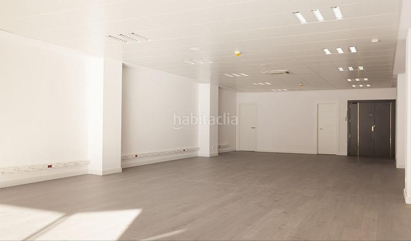 Foto 08f9199c-bb45-4f6e-a36a-d27694aba76e. Alquiler oficina s reformadas en La Nova Esquerra de l´Eixample Barcelona