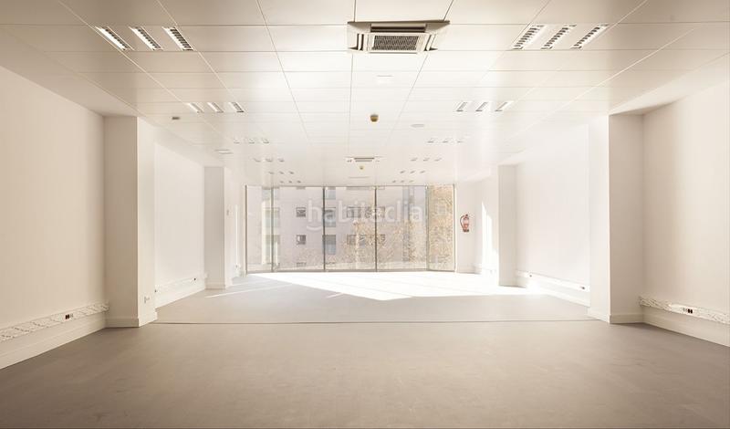 Foto a163b14a-842d-494d-b825-c38d726a6624. Rent office space with heating parking in La Nova Esquerra de l´Eixample Barcelona