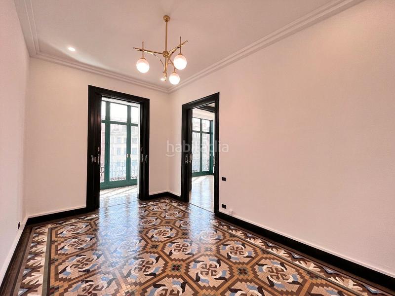 Foto 53ee46b8-a315-48b6-8e1a-cca13d004581. Alquiler oficina impecable oficina en edificio catalogado en Barcelona