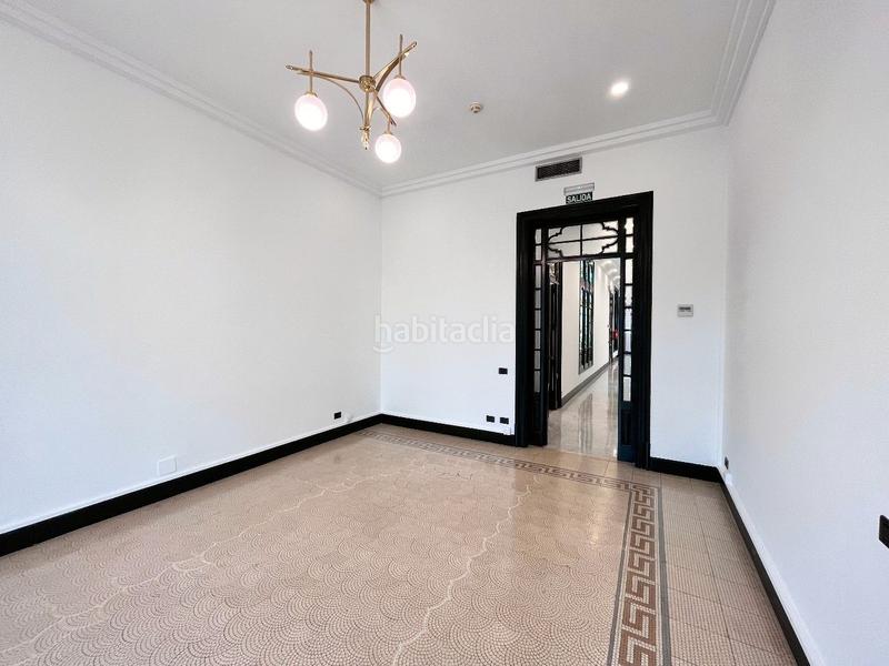 Foto ba85b606-b083-4b72-a096-6e8f2016a3cd. Alquiler oficina impecable oficina en edificio catalogado en Barcelona