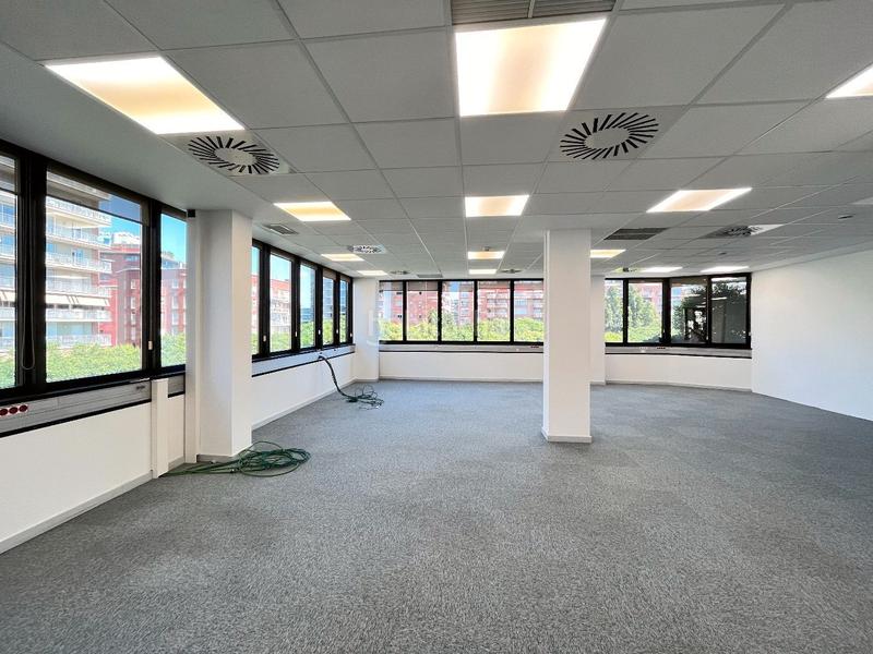 Foto 0d617b28-b17f-4c23-9132-d71b54b13692. Location bureau avec chauffage parking dans Barri de les Corts Barcelona