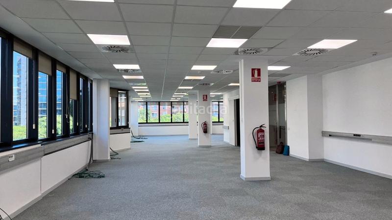 Foto 41a45e07-3d0d-421c-91e6-4ea1aef8e182. Location bureau avec chauffage parking dans Barri de les Corts Barcelona