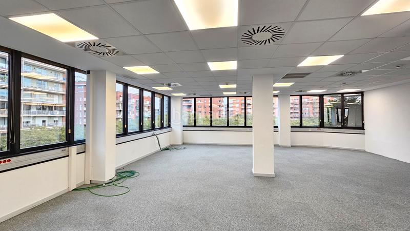 Foto 4904d545-50a5-413e-856e-47df215dca23. Rent office space with heating parking in Barri de les Corts Barcelona