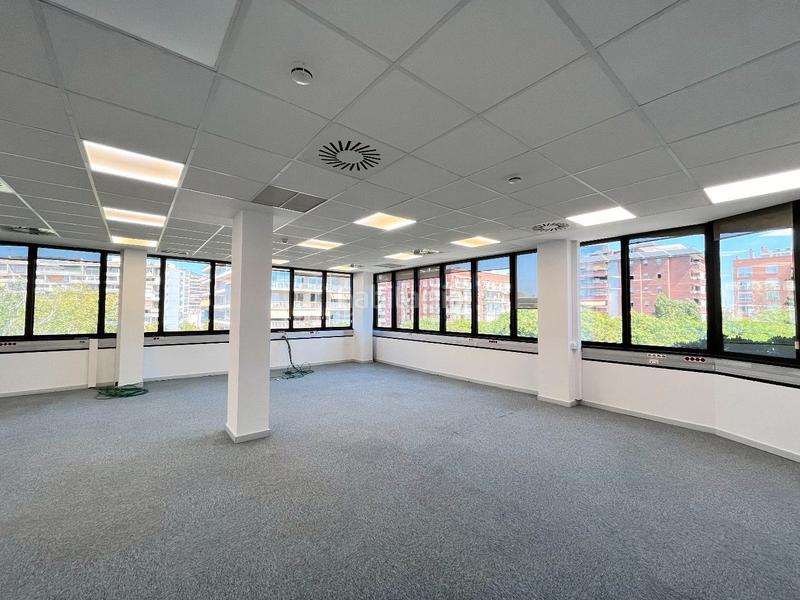 Foto 4b9f5aae-8012-4cfc-97f5-36b8f7506667. Rent office space with heating parking in Barri de les Corts Barcelona