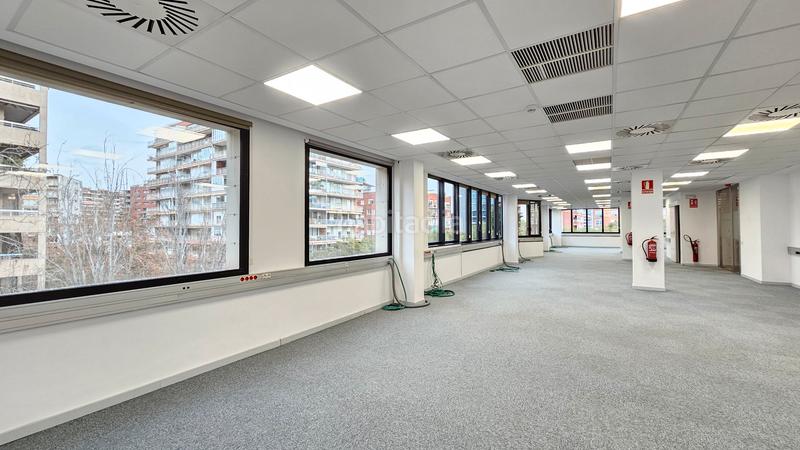 Foto bec10341-1fa2-4ba4-b5dc-ac46947bc069. Rent office space with heating parking in Barri de les Corts Barcelona
