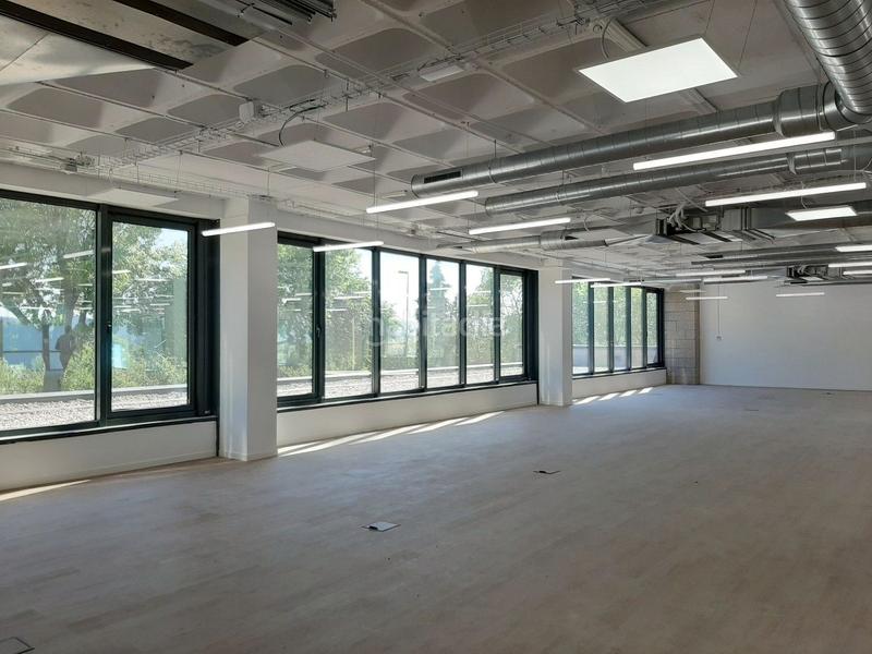 Foto 0642894c-1509-4c66-9e1b-fab9853a1194. Rent office space with heating parking in Volpelleres Sant Cugat del Vallès