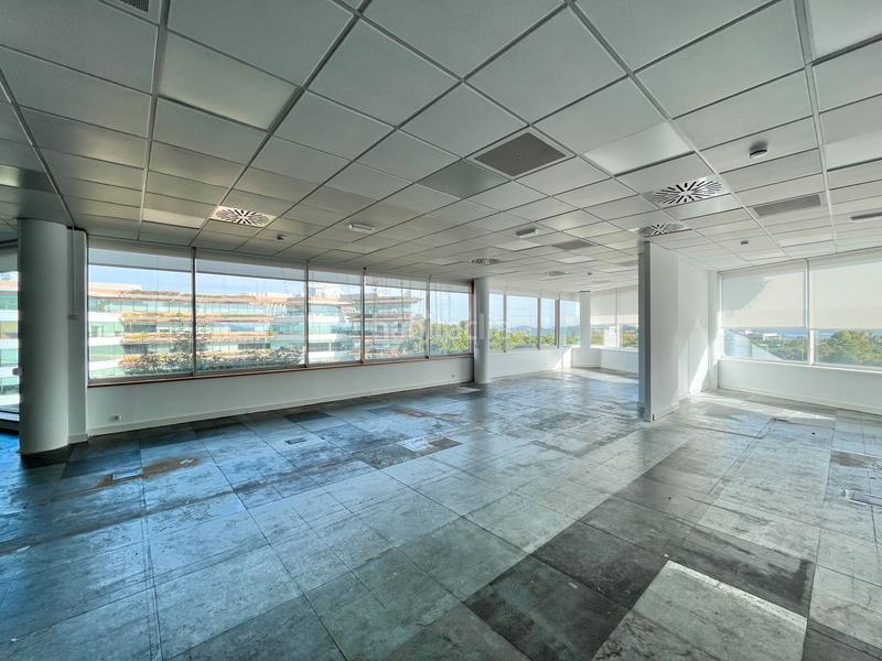 Foto 40dea2bc-105d-4b86-89fc-c33c8c7d4811. Alquiler oficina  diáfana en Volpelleres Sant Cugat del Vallès