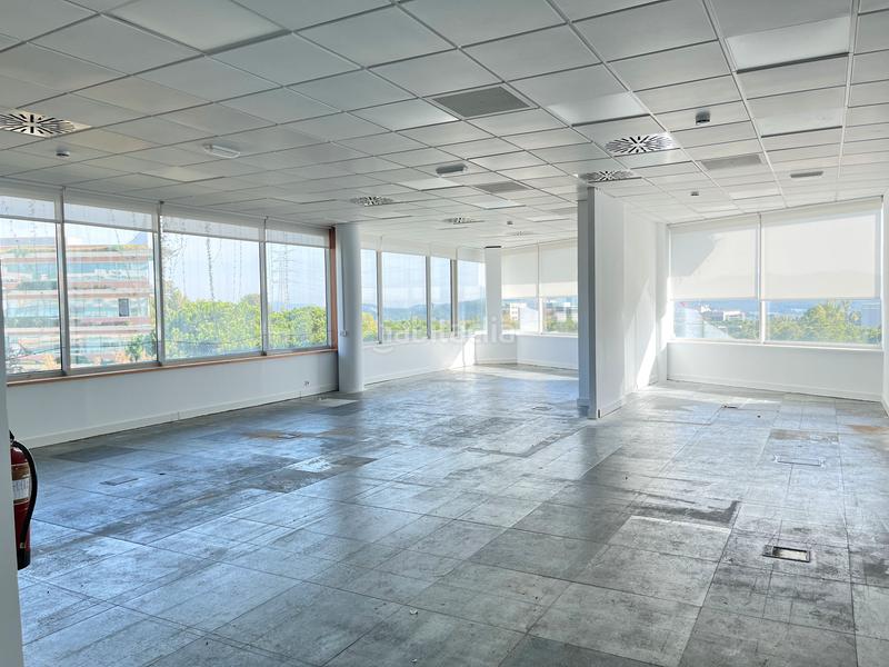 Foto fc85bcb2-7f00-4106-ba60-40d4b94d2817. Lloguer oficina amb calefacció aparcament a Volpelleres Sant Cugat del Vallès