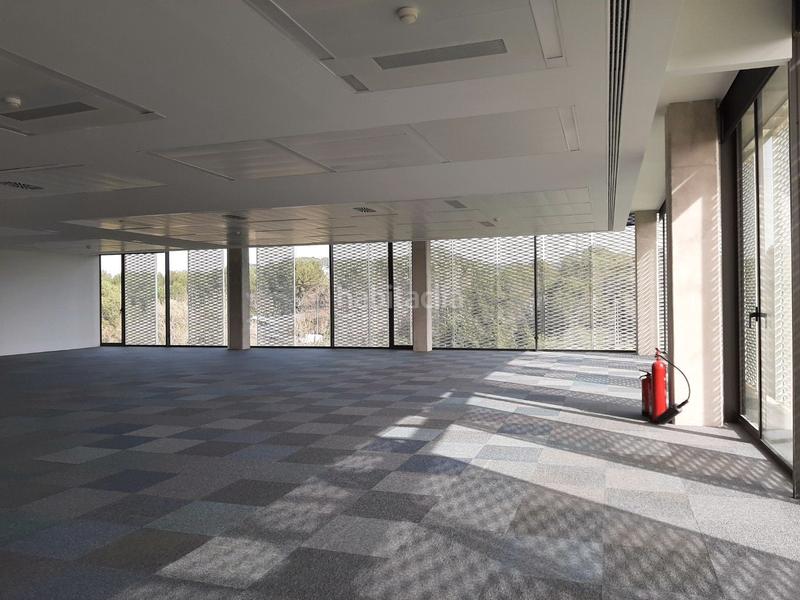 Foto 54297a37-34a3-4f8f-8696-dd7de57bfd51. Lloguer oficina amb calefacció aparcament a Volpelleres Sant Cugat del Vallès