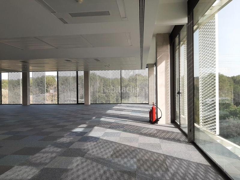 Foto 83edcf6a-3c64-4d3d-898f-b46a3fa93fa0. Location bureau avec chauffage parking dans Volpelleres Sant Cugat del Vallès