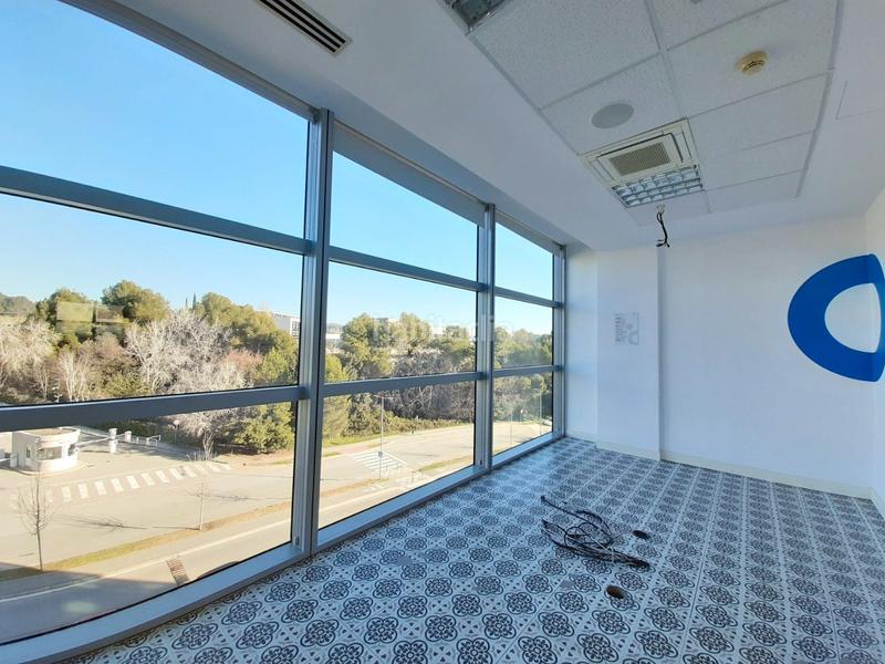 Foto 0eaac634-9130-4ce2-ae9b-4904d309ea97. Rent office space with heating parking in Volpelleres Sant Cugat del Vallès
