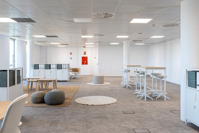 Foto e2247503-39be-49be-9859-dcd2d35266c5. Alquiler oficina s con mucha luz en Volpelleres Sant Cugat del Vallès