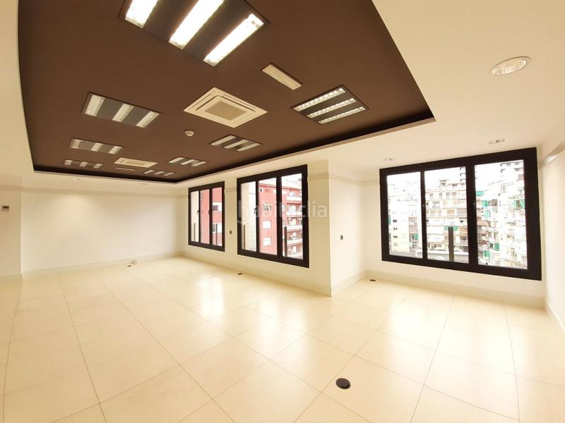 Foto 8be79277-70f4-442e-9cc4-a8362c1eff6a. Location bureau avec chauffage parking dans Sants-Badal Barcelona