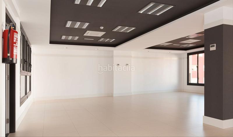 Foto e3729338-cc67-4c3e-8603-b3c94f3be953. Location bureau avec chauffage parking dans Sants-Badal Barcelona