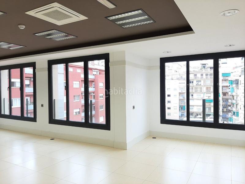 Foto f27bec3a-78b5-4284-8bb3-b54a1e10ca4d. Miete büro mit heizung parking in Sants-Badal Barcelona