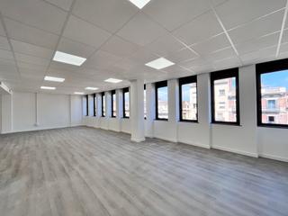Alquiler Oficina  Carrer d'aragó. Oficina reformada en c. aragó