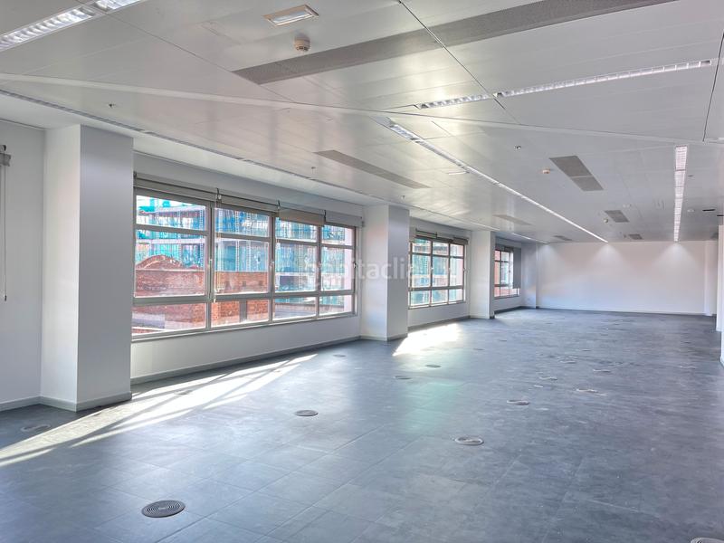 Foto a159952e-fbfa-4c1c-8e3e-5be86aa9d401. Rent office space with heating parking in El Parc i la Llacuna del Poblenou Barcelona