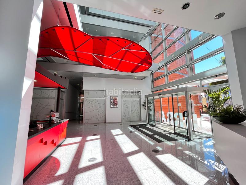 Foto 2301f49f-7f29-4f92-b04e-d02556b8ceaf. Lloguer oficina amb calefacció aparcament a El Parc i la Llacuna del Poblenou Barcelona