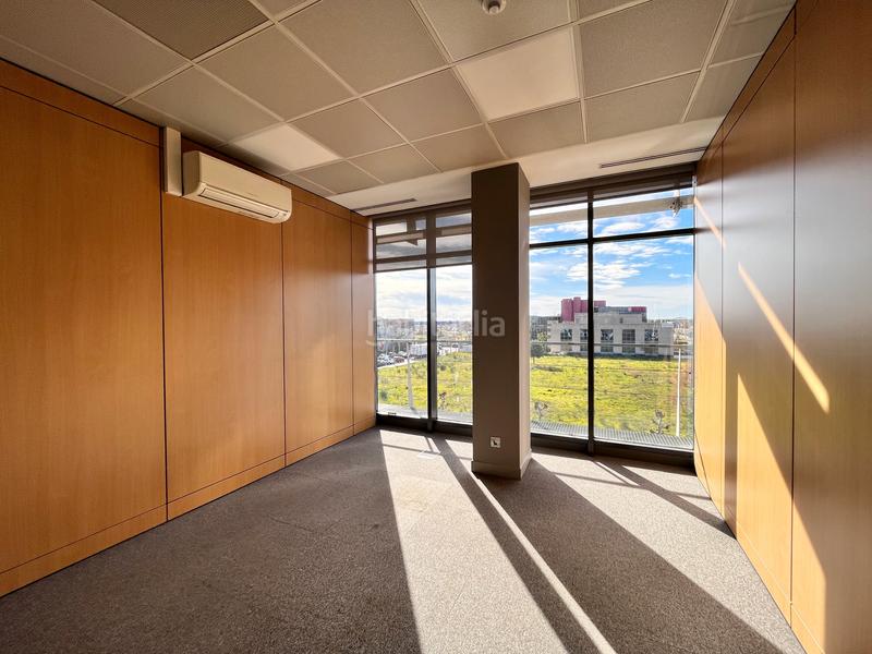 Foto 53625013-57e5-40fc-bad6-486eb4abdb59. Lloguer oficina amb calefacció a Zona Industrial Prat de Llobregat (El)