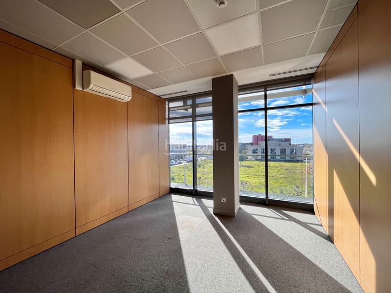 Foto 8e2ca3b2-831f-4fea-ae3f-142bcc149e02. Lloguer oficina amb calefacció a Zona Industrial Prat de Llobregat (El)